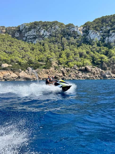 1-hour jet ski tour with no license required - The meeting point and first safety briefing
