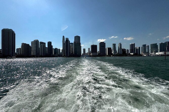 3 Hour Party Boat Jet ski Banana Tube and open bar in Miami - Banana boat, towable tube, and swimming time