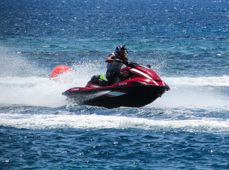 Abu Dhabi 1-Hour Jet Ski Rental - Who can ride, and who can come along