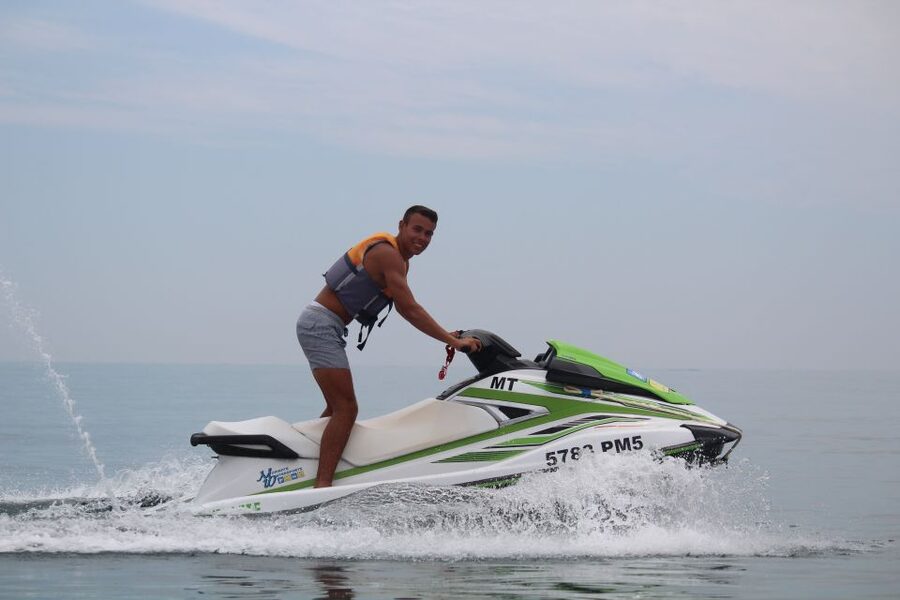 Algarve: Jet Ski Rental in Armação de Pêra - Opening the throttle across Armação de Pêra Bay