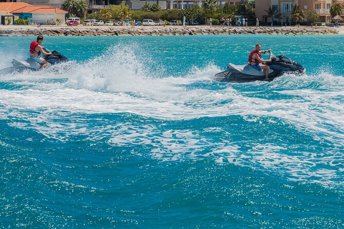 Aruba Single Jetski Waverunner near Eagle Beach - A clear briefing before the engine starts