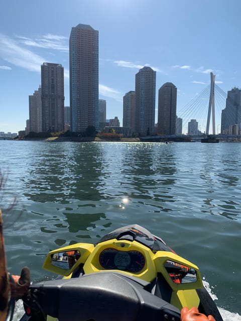 Asakusa : explore tokyo bay and canals by jet skis - A private jet ski view of Tokyo