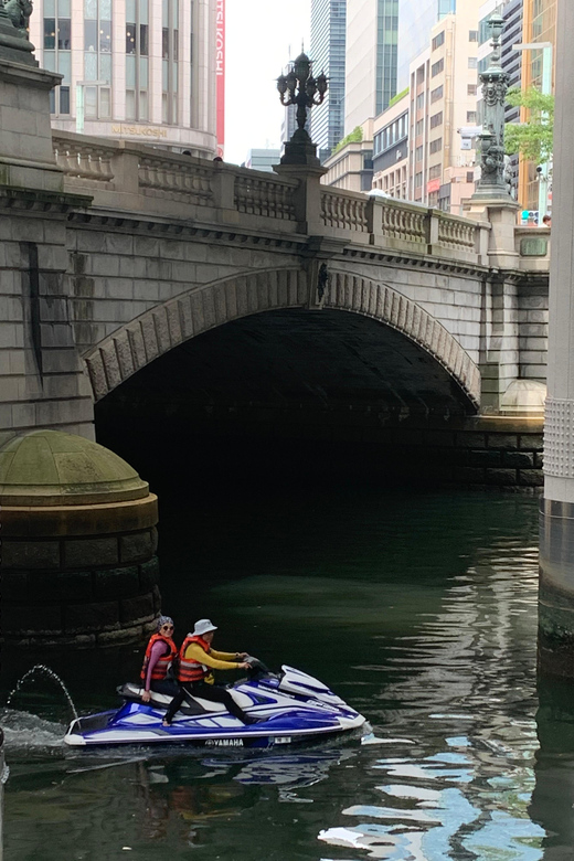 Asakusa : explore tokyo bay and canals by jet skis - A one-hour break at the marina
