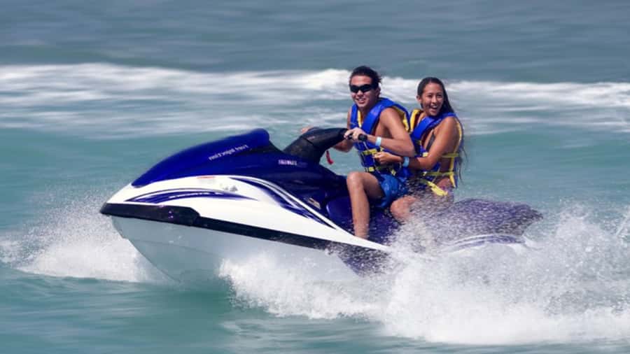 Bali: Watersport Jetski Flyfish Banana Boat Exclusive - Jet skiing across Tanjung Benoa