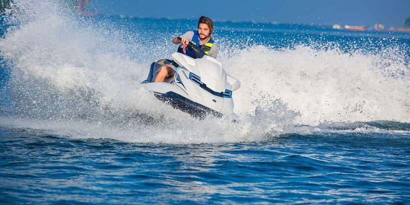 Boracay: Jet Ski Experience - The crew’s tricks add a small water show