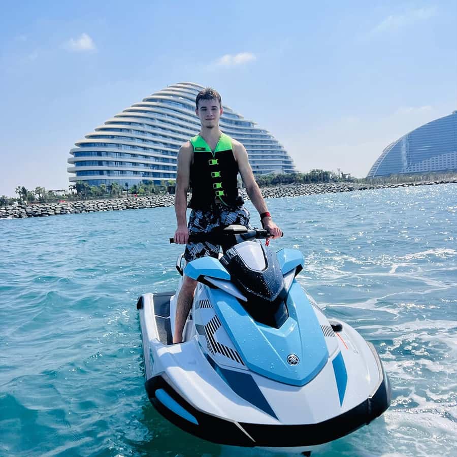 Burj Al Arab View: Thrilling 30-Minute Jet Ski Tour in Dubai - What to bring and what to leave behind