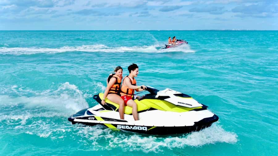 Cancun: Jet Ski Rental in Ocean Side - The staff and the small-group option