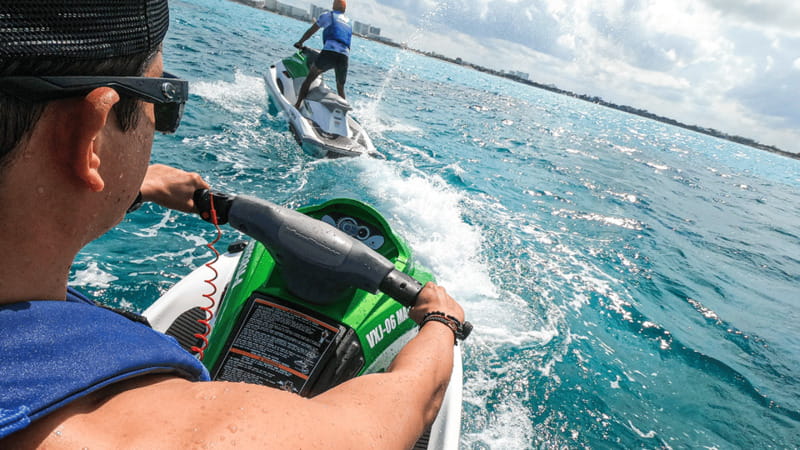 Cancun: Waverunner in Nichupte Lagoon - Riding through the lagoon and mangroves