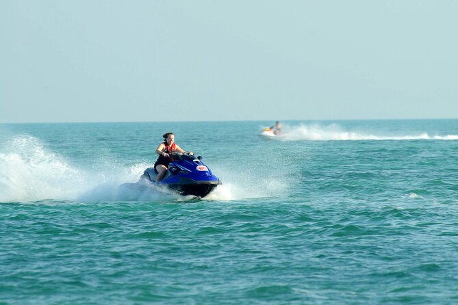 Dubai: Jet Ski Ride Burj Al Arab, Marina Beach or Mamzar - Getting started with the instructor and safety gear