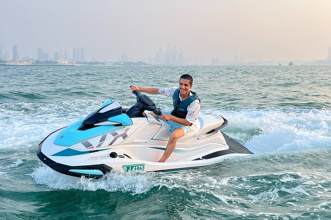 Dubai Jet Ski Ride – Free Photos & Videos - A short ride with a famous Dubai finish