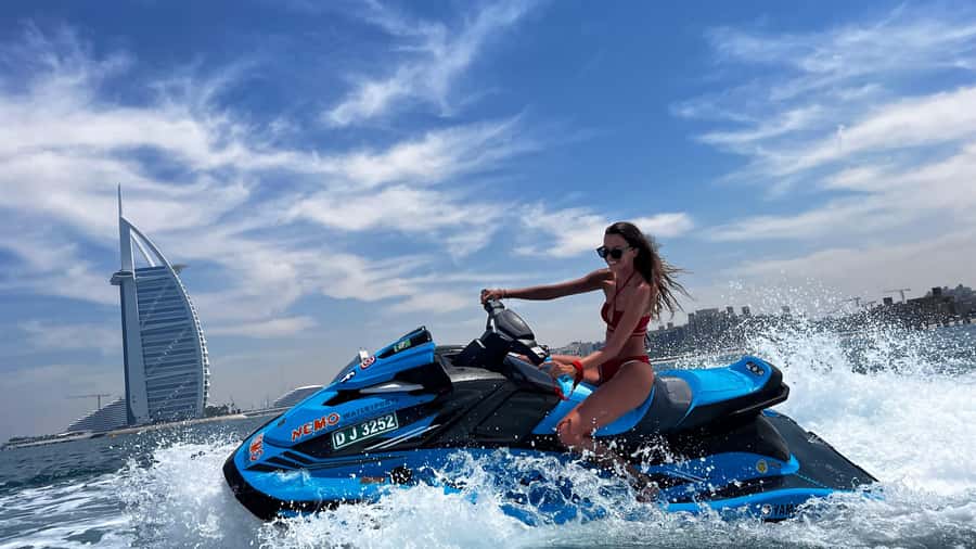 Dubai: Jet Ski to Atlantis with Videos, Photos and Ice Cream - What the guide quality means for you