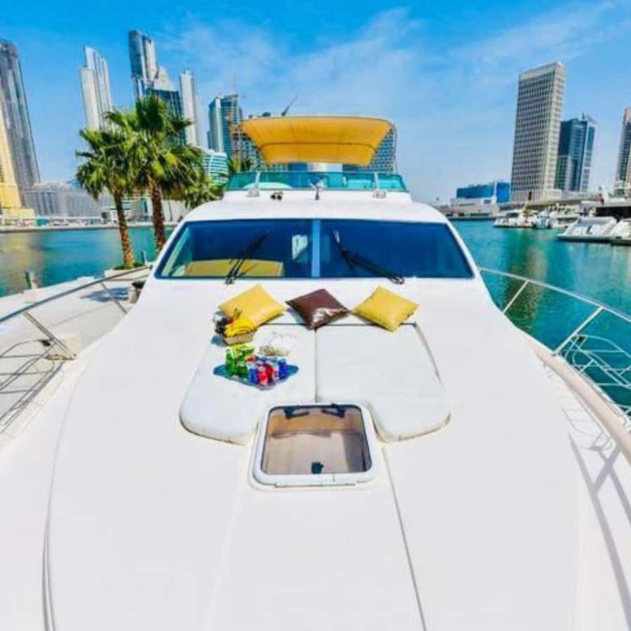 Dubai:Yacht Sightseeing with 30mins Jet-ski on Ain Dubai - Key points before you book