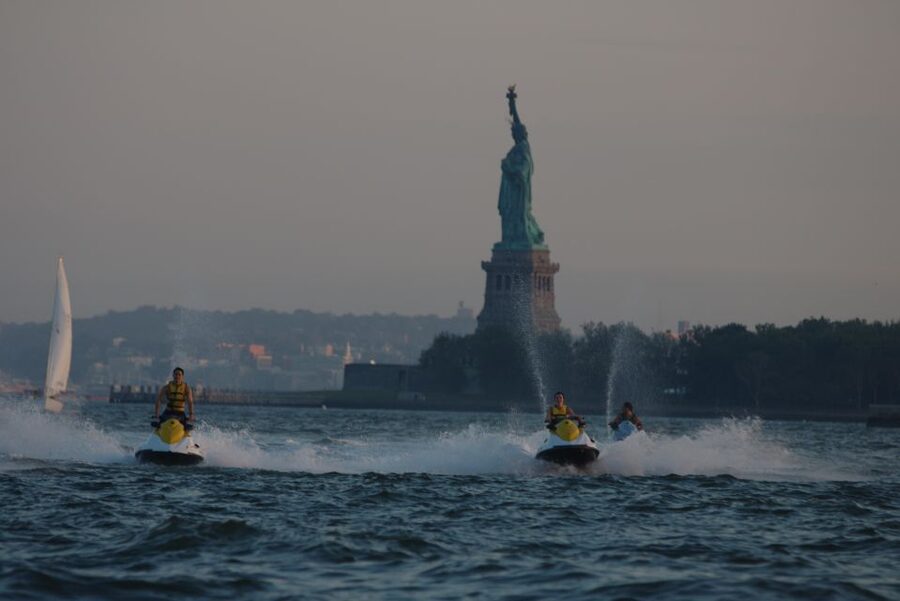 From Jersey City: Manhattan Jet Ski Tour - Learning to handle the jet ski
