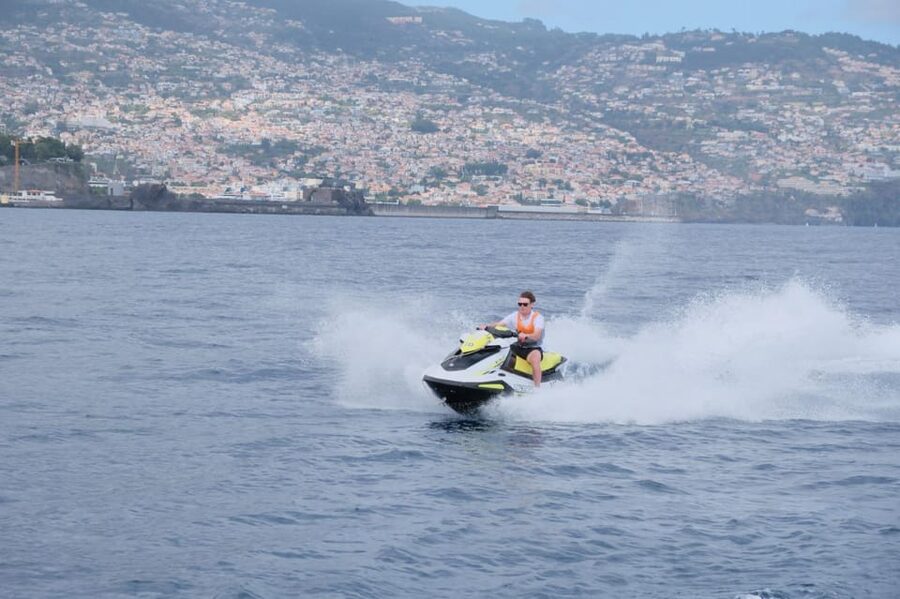 Funchal: Jet Ski Circuit - Getting on the water for 15 to 30 minutes