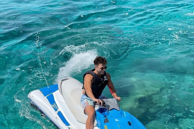 Jet Ski/ Parasailig Water Activity in Montego Bay Jamaica. - Key points at a glance