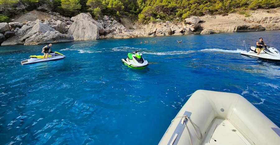 Jet Ski Tour to Cala Albarca from San Antonio - How the guided format affects the experience