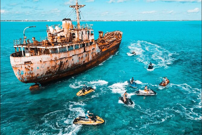 Jet Skiing around La famille ship and smaller pristine cays - Five things to know before you book