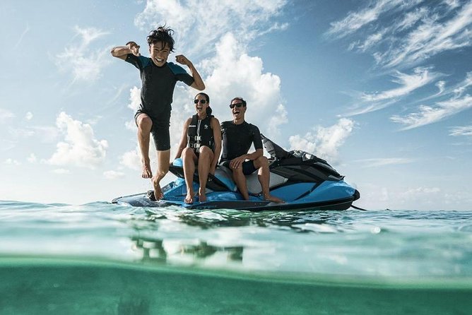 JETSKI 130HP GTI SEADOO (holds 2 people) - The safety briefing comes before the speed