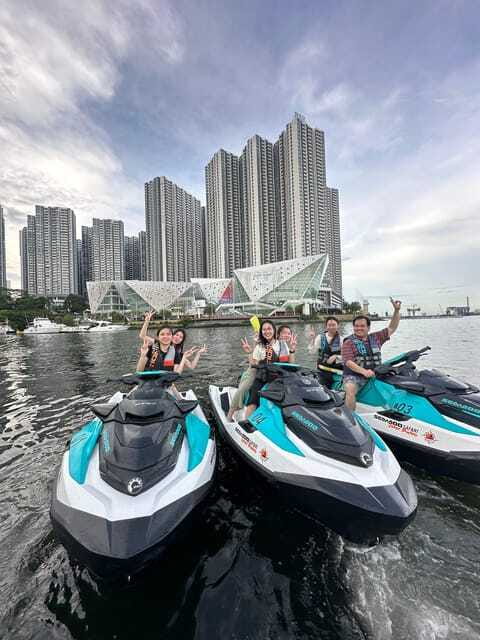 Johor Bahru : Seadoo JetSki 30mins Self Ride Tour (Double) - The short photo stop at R&F Mall