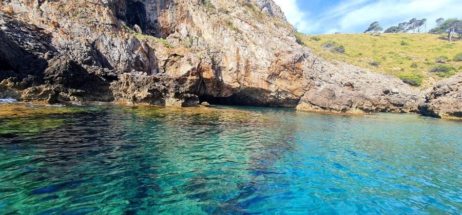 Mallorca Alcudia: Jack Sparrow Cave Jet Ski Tour - Snorkelling and swimming at the cave