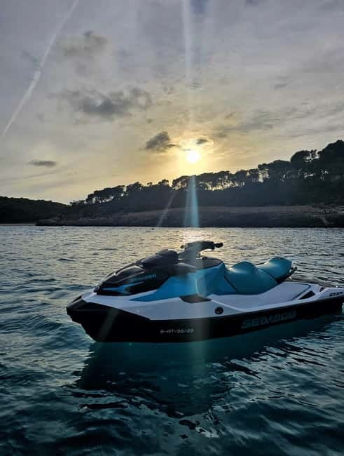 MALLORCA: JET SKI TO CALA MONDRAGÓ, CALA D'OR - Leaving Cala dOr Marina on a jet ski