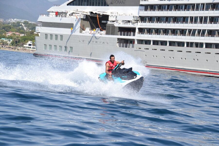 Marbella: Jetski tour along the coast of Marbella - Riding the Marbella coast for 60 minutes