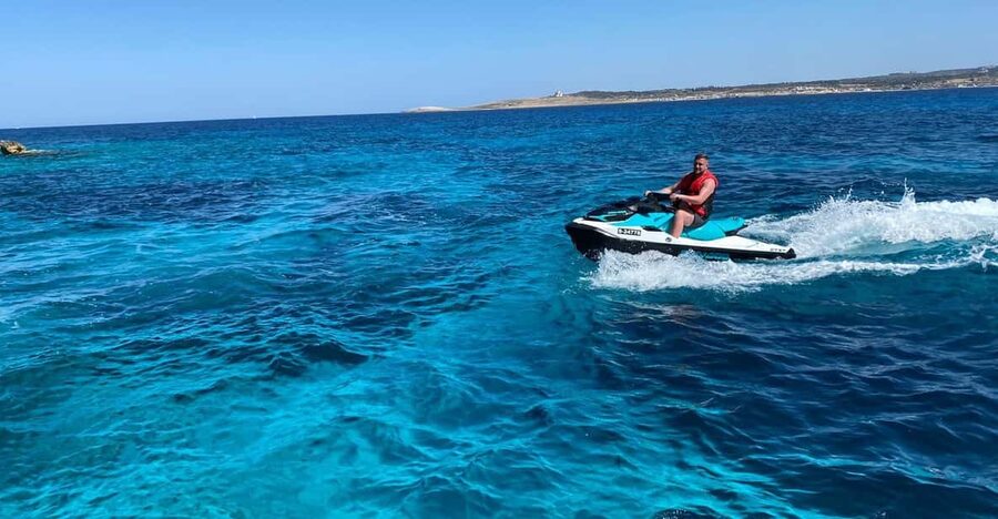 Mellieha: Jet Ski Rental with Safety Boat - Starting beside the Labranda Hotel in Mellieha