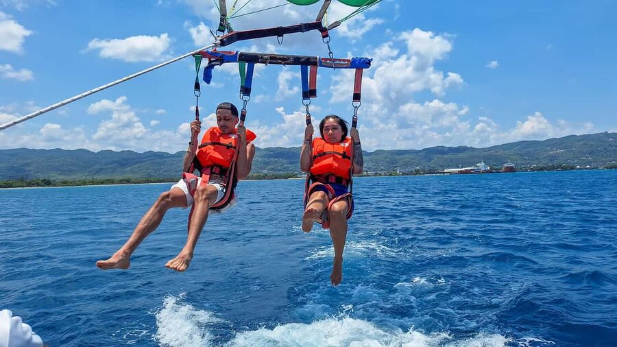Montego Bay: Parasailing and Jet Ski Combo with Pickup - What the service appears to be like
