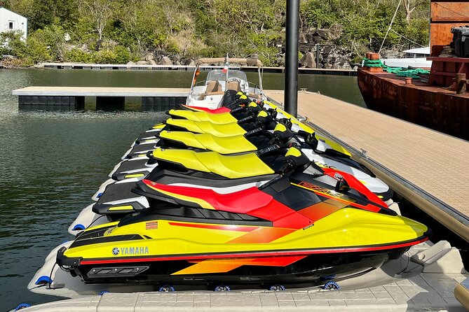 One hour private jet ski tour in Saint Martin with free passenger - How the passenger arrangement affects the price
