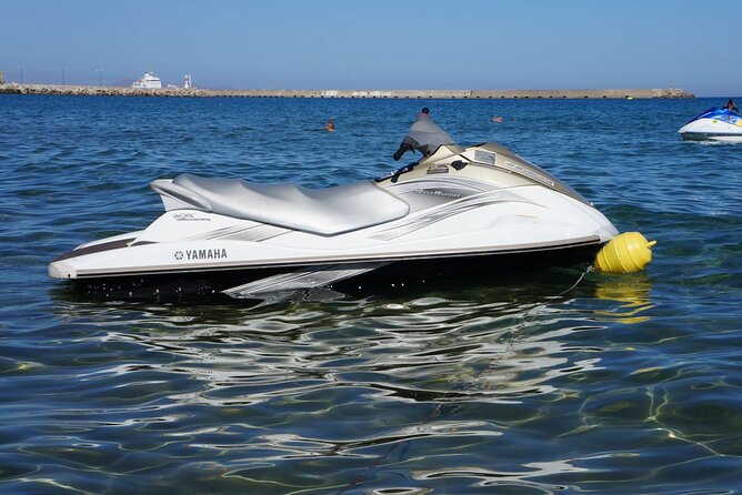Private Jet Ski Activity on the Beach at Rethymno - Waiting in the shade between rides