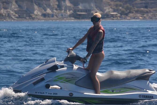 Santorini: Perivolos Beach Jet Ski Rental - Arriving at Extreme Water Sports on Perivolos Beach