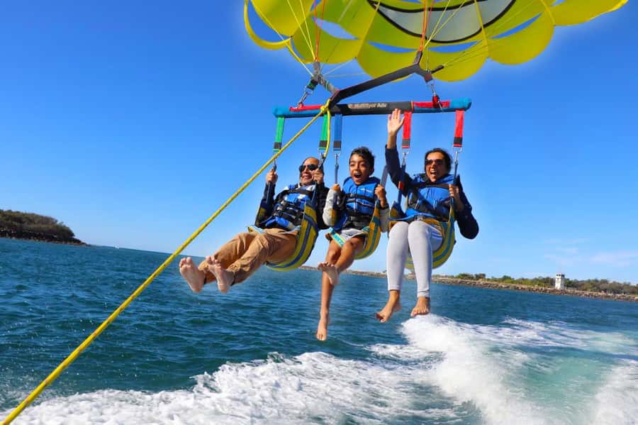 Surfers Paradise: Parasailing and Jet Ski Tour Package - One hour on a high-performance jet ski