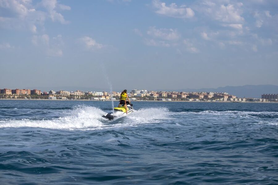 Valencia: Jet Ski Tour + Paddle Surf + Photos + Free drink - What the instructor adds